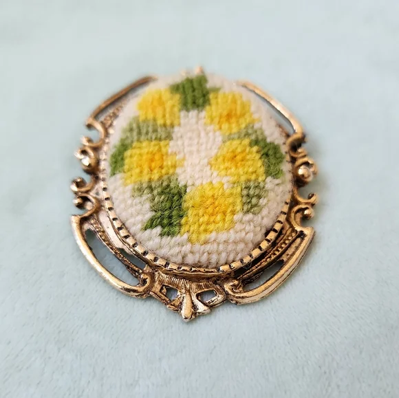 Vintage Needle Point Frame Brooch Yellow Floral Gold Antique Pin Embroidered - Picture 8 of 8